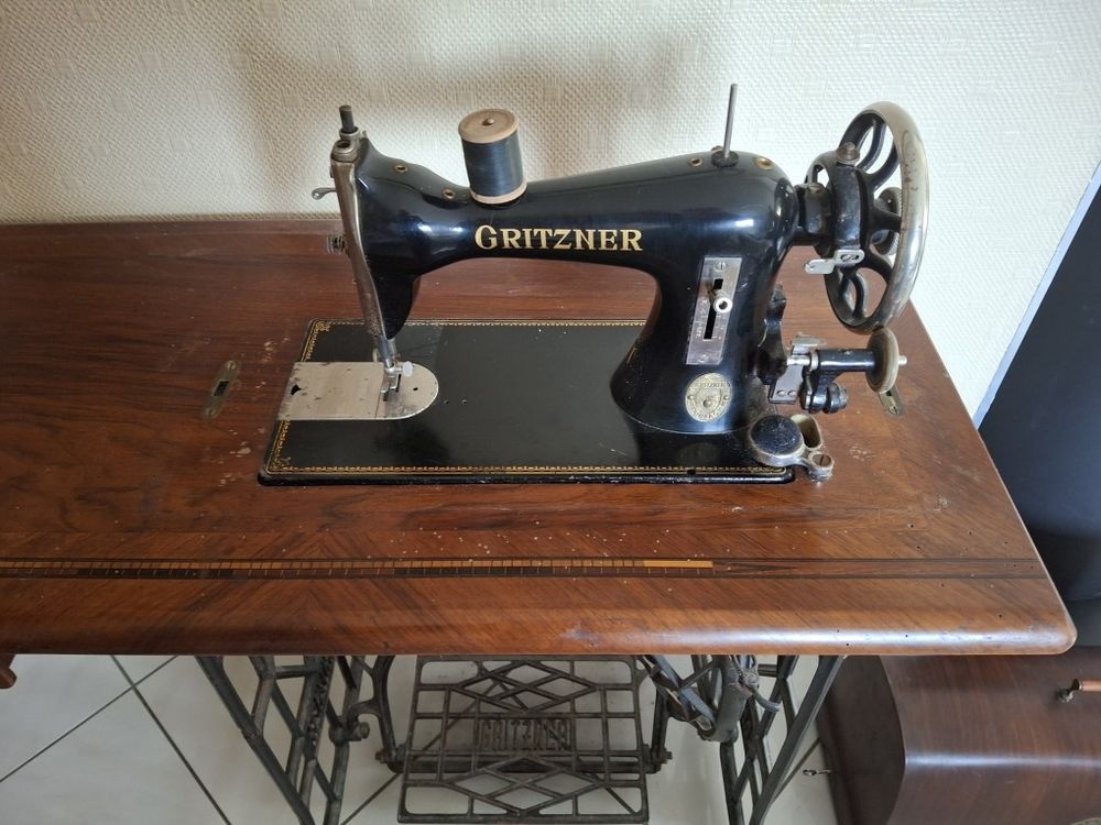 MACHINE A COUDRE GRITZNER Meubles