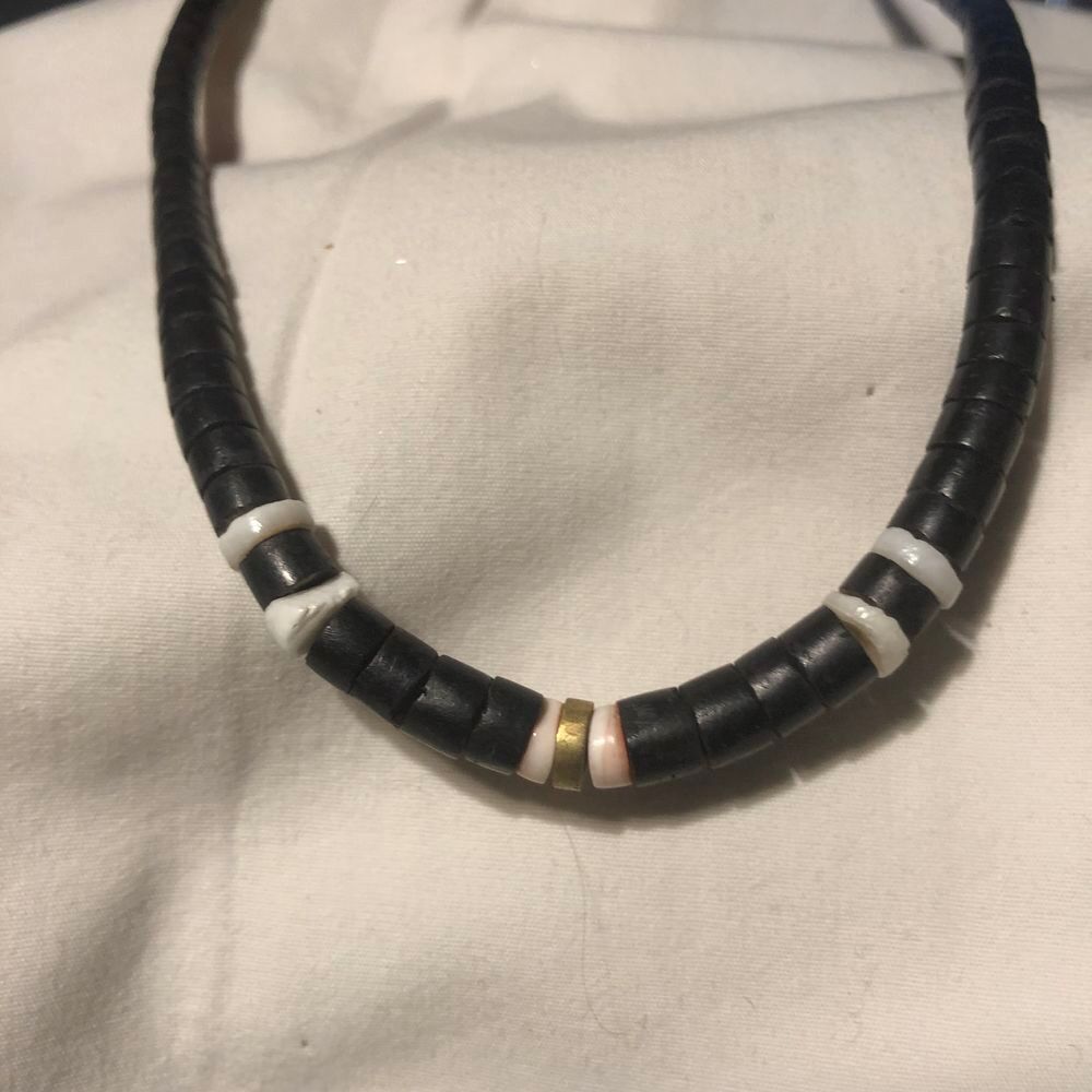 FAIRE PROPOSITION: COLLIER SURFER COQUILLAGE GRD nombre 
Bijoux et montres