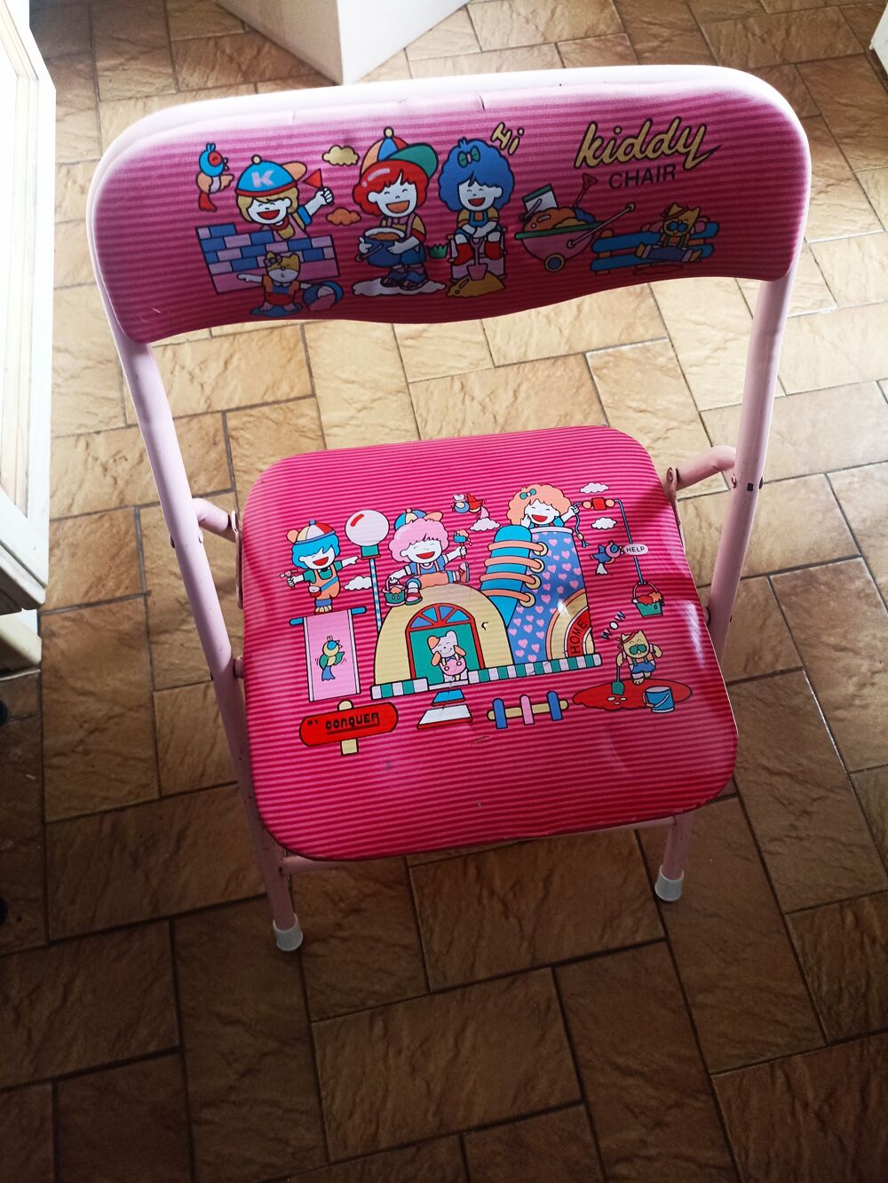 Petite chaise rose enfant. Mobilier enfants