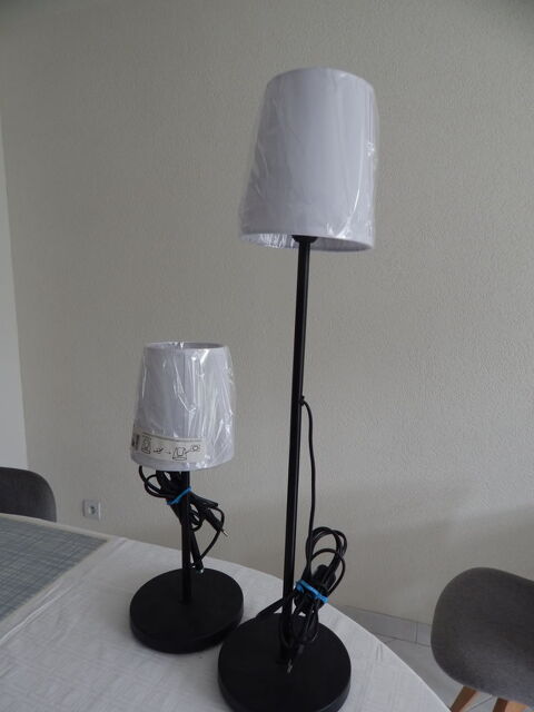 Lot de deux lampes 15 Sciez (74)