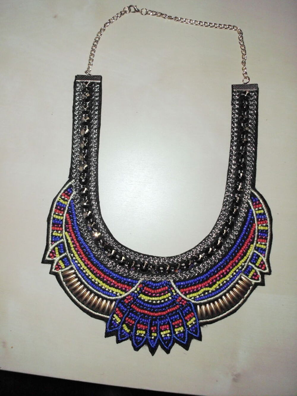 NEUF collier ethnique artisanal rare
Bijoux et montres