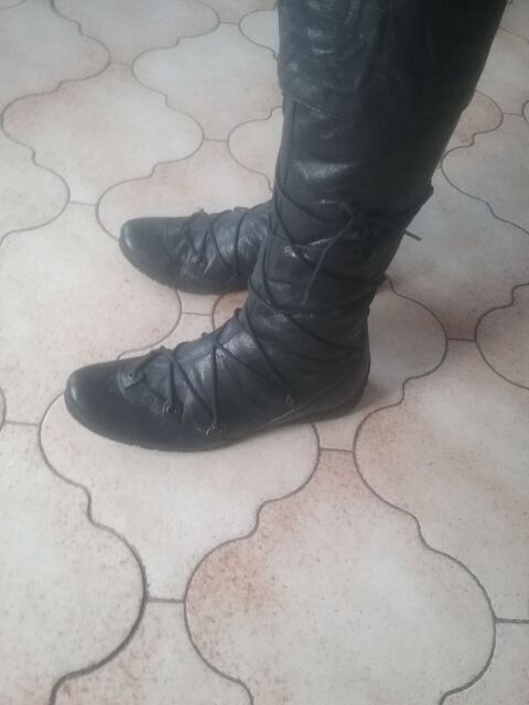 trs belles bottes en cuir avec lacet tat impeccable 20 Gravelines (59)