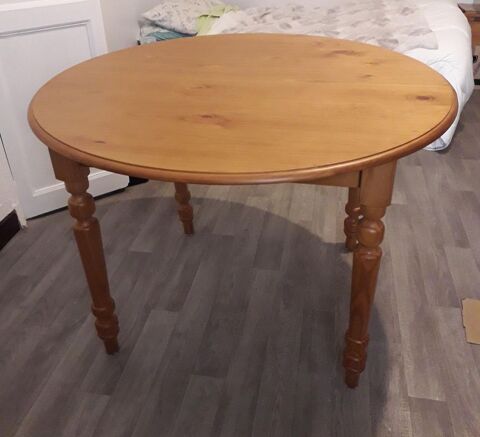 Table ronde extensible+ 4 chaises 180 Le Luc (83)