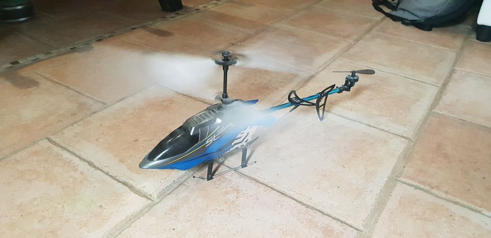 H&eacute;licopt&egrave;re t&eacute;l&eacute;guid&eacute; 70cm Jeux / jouets