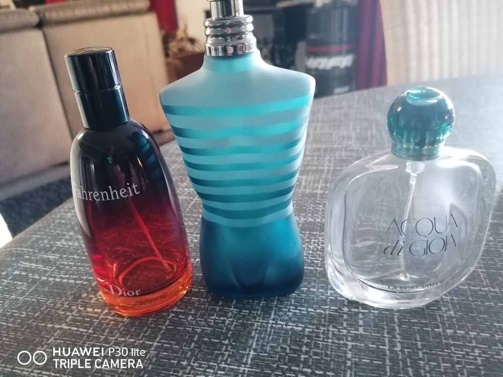 Lot de 22 flacons de parfum vides 