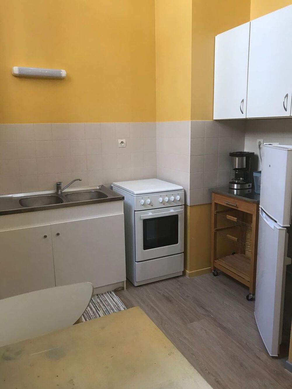Location Appartement GRAND STUDIO MEUBLE 32M2, Centre Ville d'Avignon Avignon