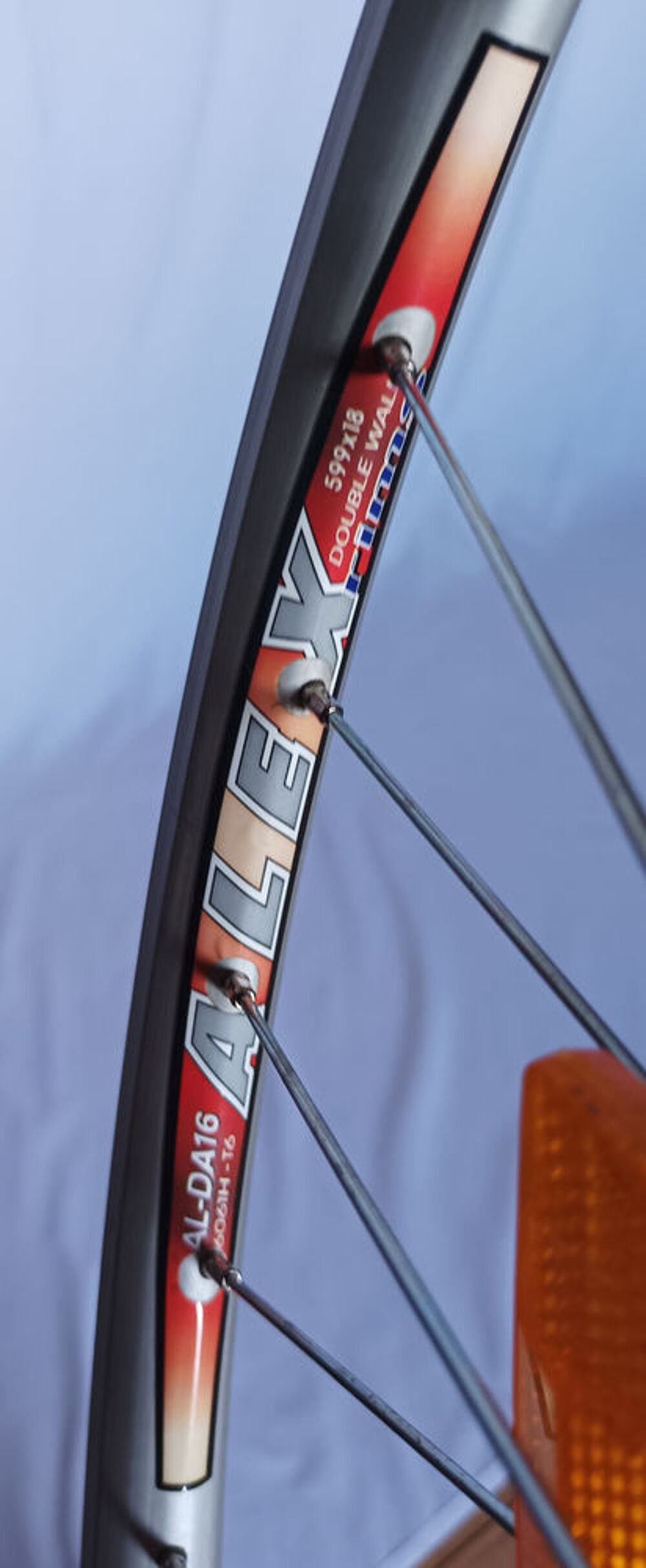 ROUE DE VELO Vélos
