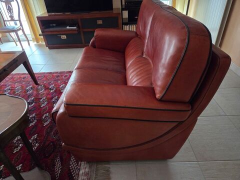 d'une paire de canap�s en cuir Auray (56)