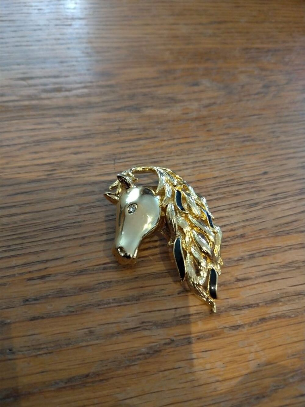 Broche dor&eacute;e cheval Bijoux et montres