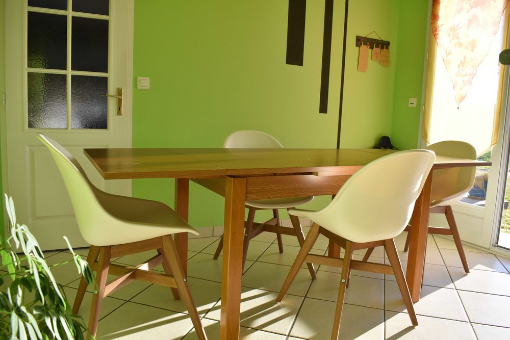 Chaises IKEA blanc cass&eacute; Meubles