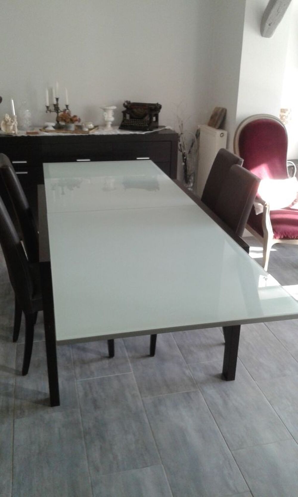 Table rectangulaire dessus verre. Ch&ecirc;ne Weng&eacute;. Meubles