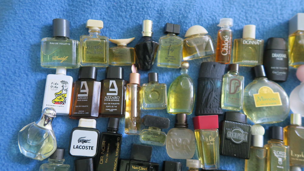 Lot de 50 miniatures de parfum sans boite 