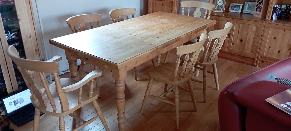Table et chaises h&ecirc;tre massif 6/8 personnes Meubles