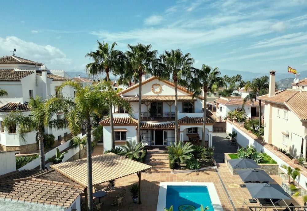 Vente Villa VILLA  ANDALUZA CON PISCINA, 4 CHAMBRES, PRES DE MALAGA Alhaurin el grande (Espagne)