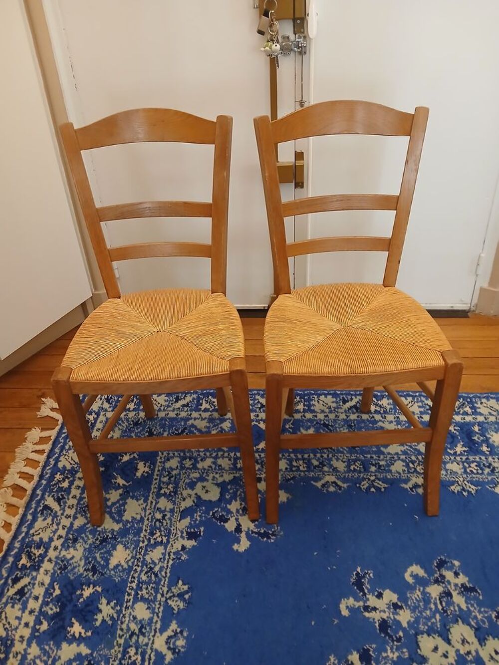 Table en pin massif + 2 chaises ? id&eacute;al petit espace Meubles
