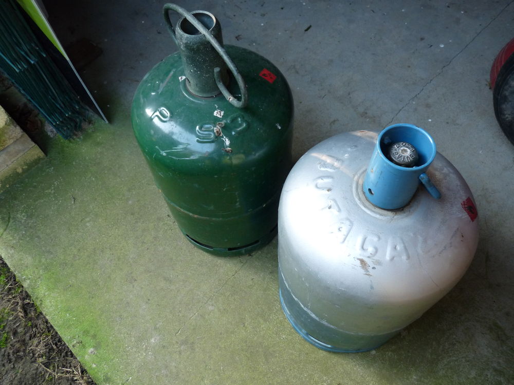 Lot de 2 bouteilles de gaz vides Bricolage