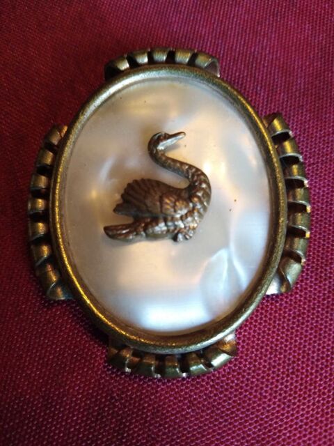 Ancienne broche avec un cygne 20 Avermes (03)