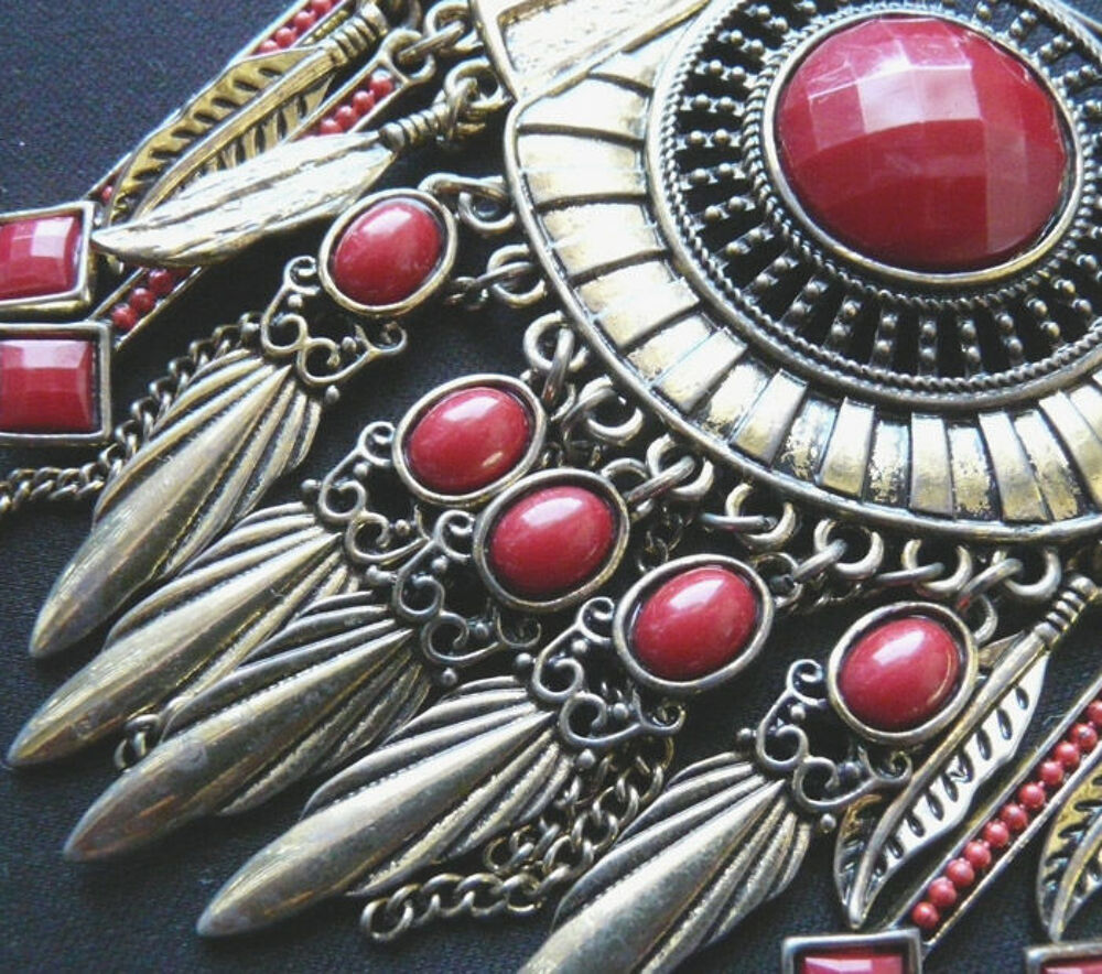 Parure Pectoral tr&egrave;s original brillant '&agrave; l'antique Egyptien Bijoux et montres