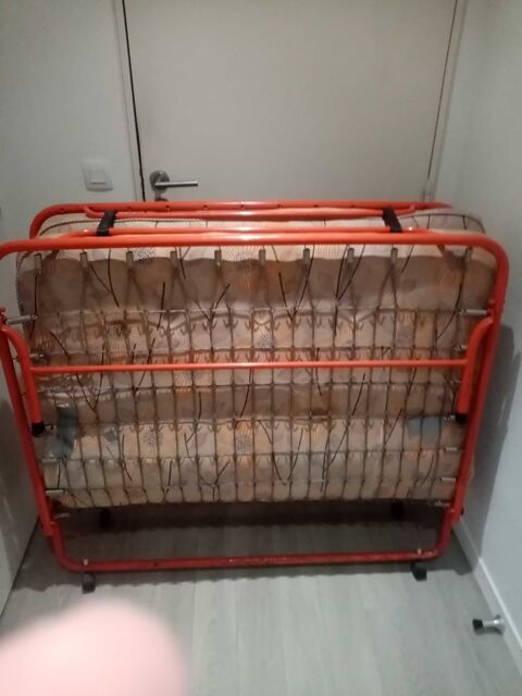 lit pliable avec la roulette 150 Biarritz (64)