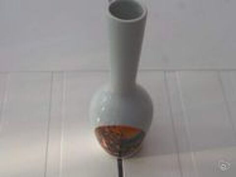Vase blanc et motif 0 Mérignies (59)