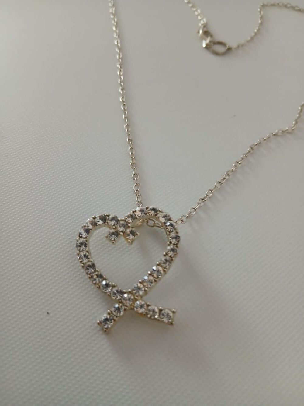 Parure c?ur avec jolies pierres scintillantes N&deg; 1403 Bijoux et montres