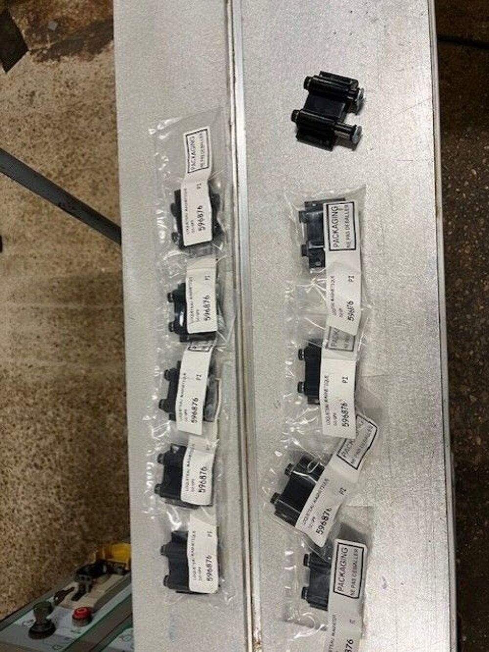 loqueteaux magn&eacute;tique double &agrave; ressort Bricolage