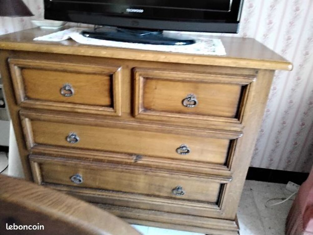 Chambre &agrave; coucher : lit 2 pers+armoire+commode+2 chevets Meubles