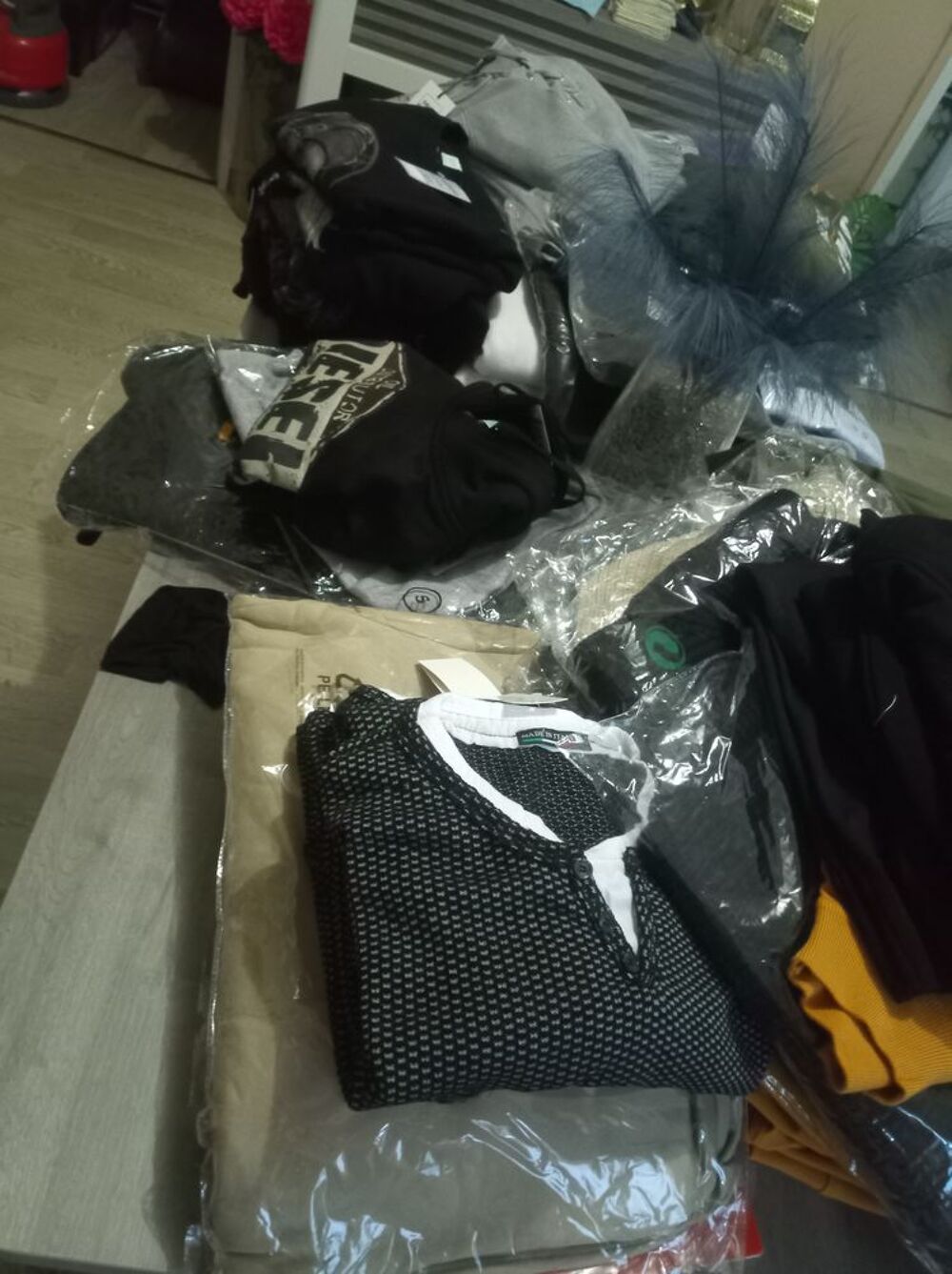 Lot v&ecirc;tements homme 20 pi&egrave;ces. Vêtements