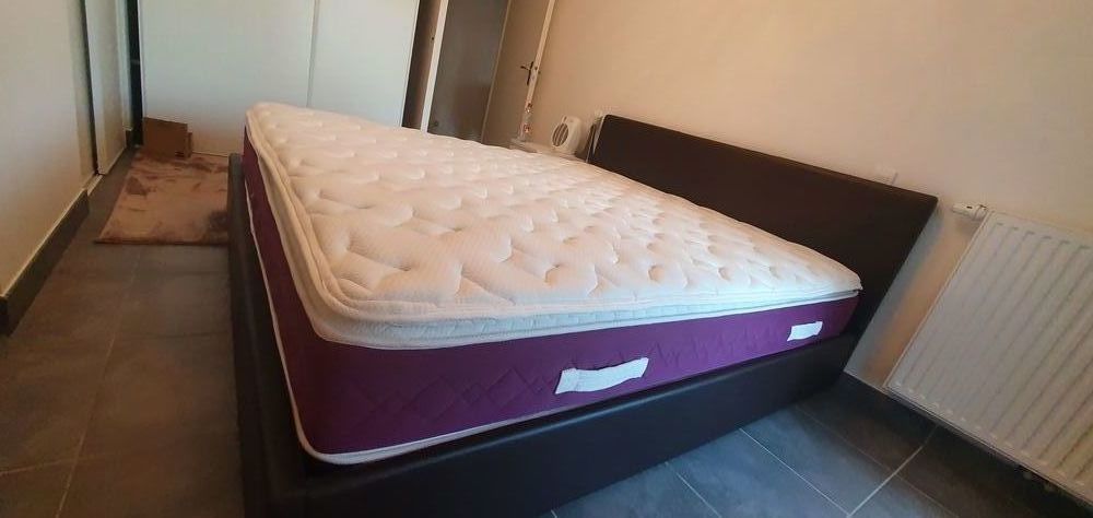 Matelas 180 &times; 200 cm mi-ferme. Meubles