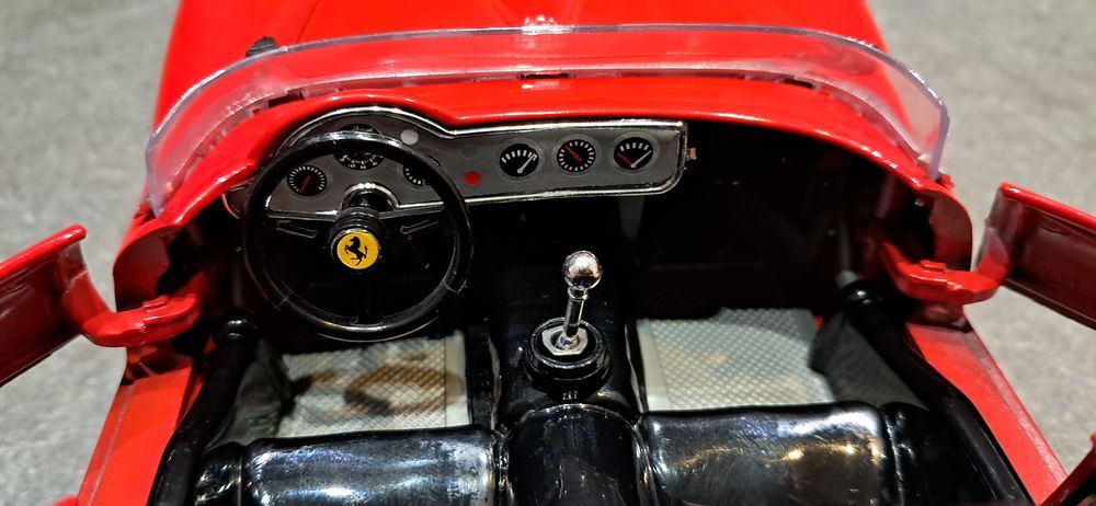 N&deg;328 - Ferrari 250 Testa Rossa Burago 1/18 Jeux / jouets