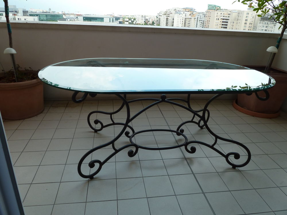Table ovale fer forg&eacute; avec plateau en verre biseaut&eacute; Meubles