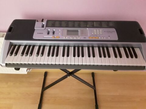 Clavier CASIO  key lighting systm LH 80 Le Coudray (28)