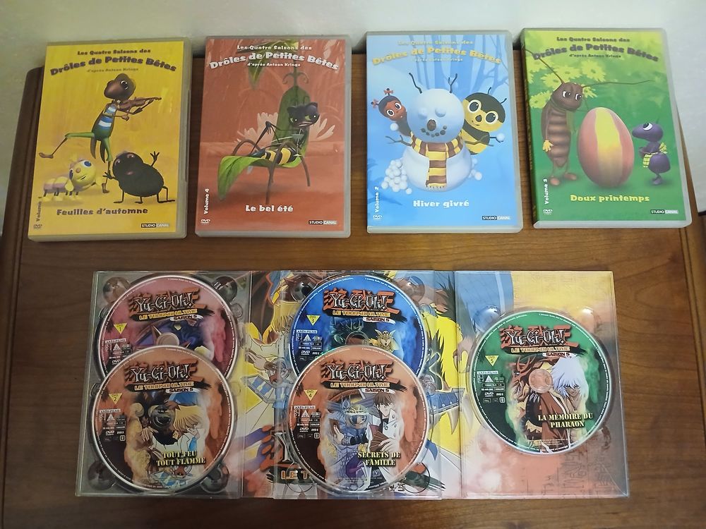 Cassettes et DVD enfants Consoles et jeux vidéos