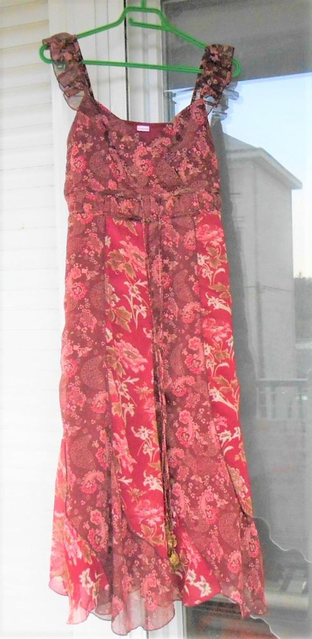 jolie robe en voile fluide doubl&eacute;e - taille 38 Vêtements