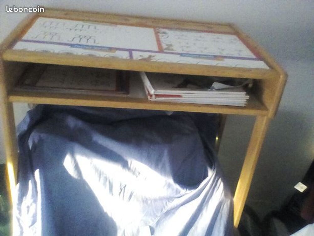 TABLE BUREAU ENFANT NEUF 8 € Meubles