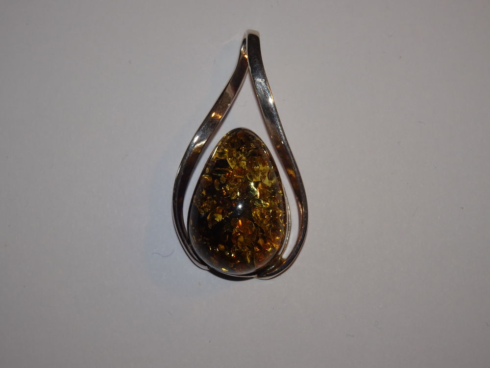 Pendentif en ambre Bijoux et montres