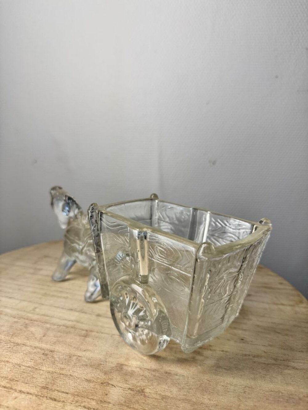 Vide-poche vintage cheval et charrette en verre press&eacute; Décoration