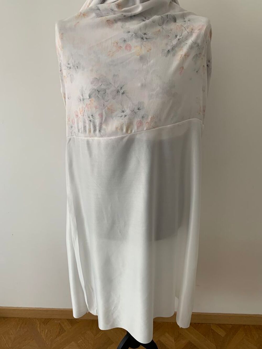Robe de jour avec doublure Taille 42/44 Vêtements