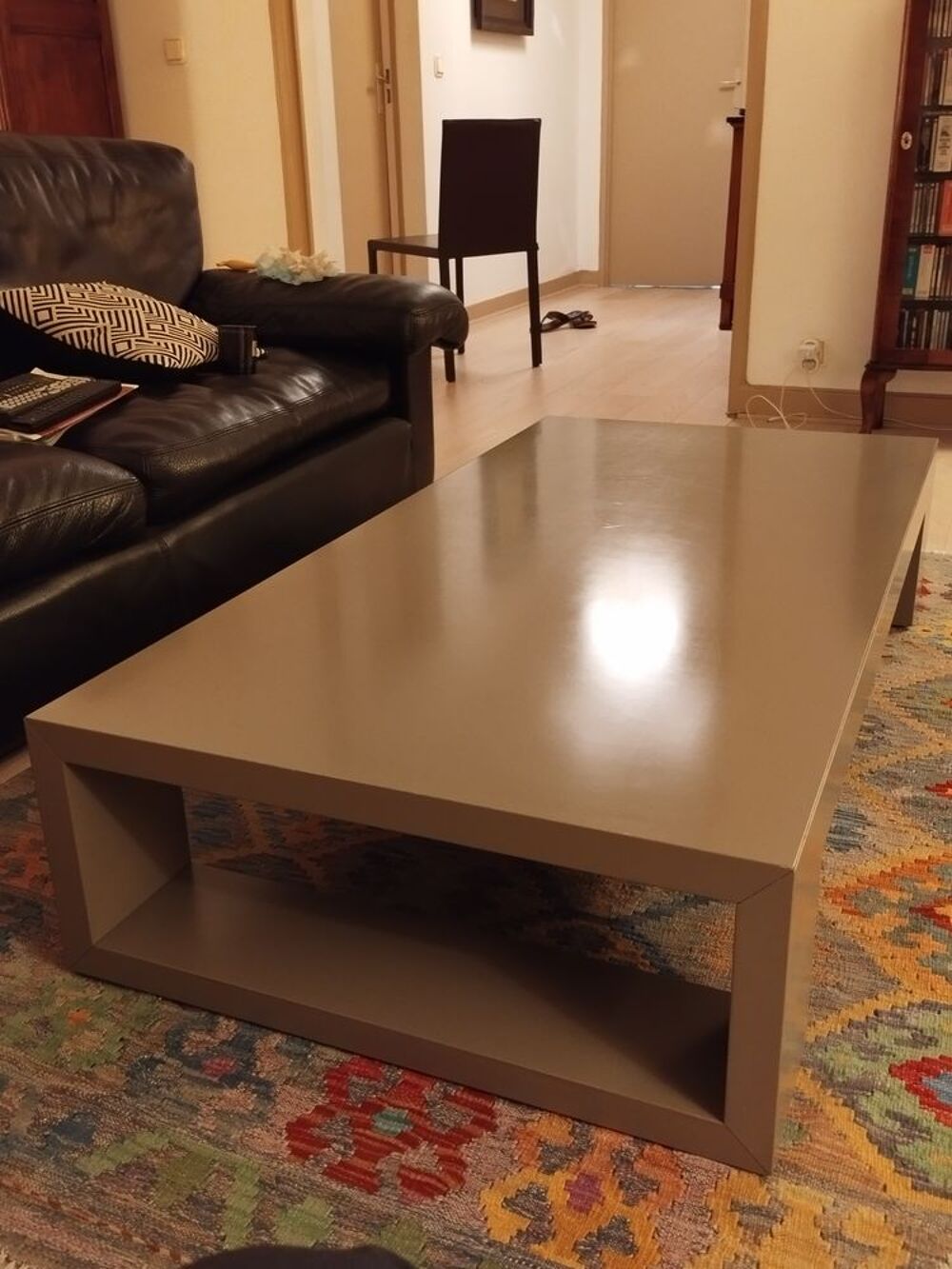 Table basse laqu&eacute;e beige Meubles