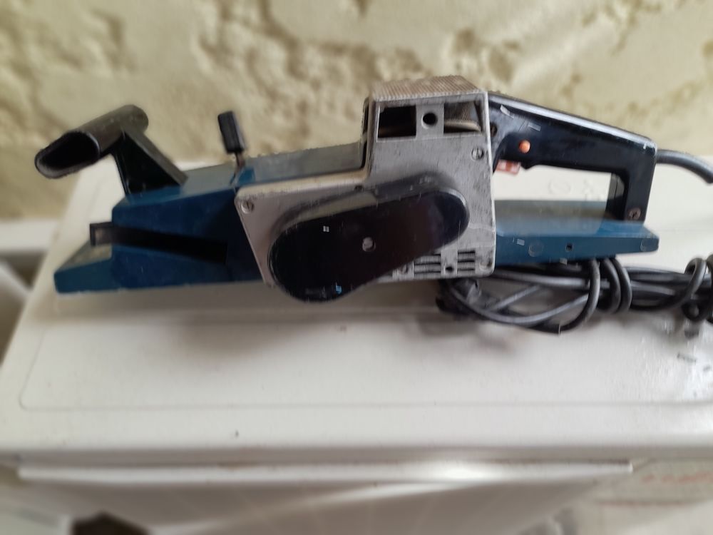 A saisir Rabot &eacute;lectrique professionnel marque AEG Bricolage