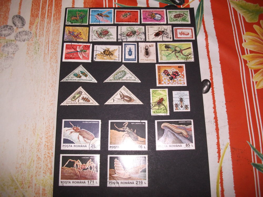 Lot de 27 timbres diff&eacute;rents et oblit&eacute;r&eacute;s sur les Insectes.
