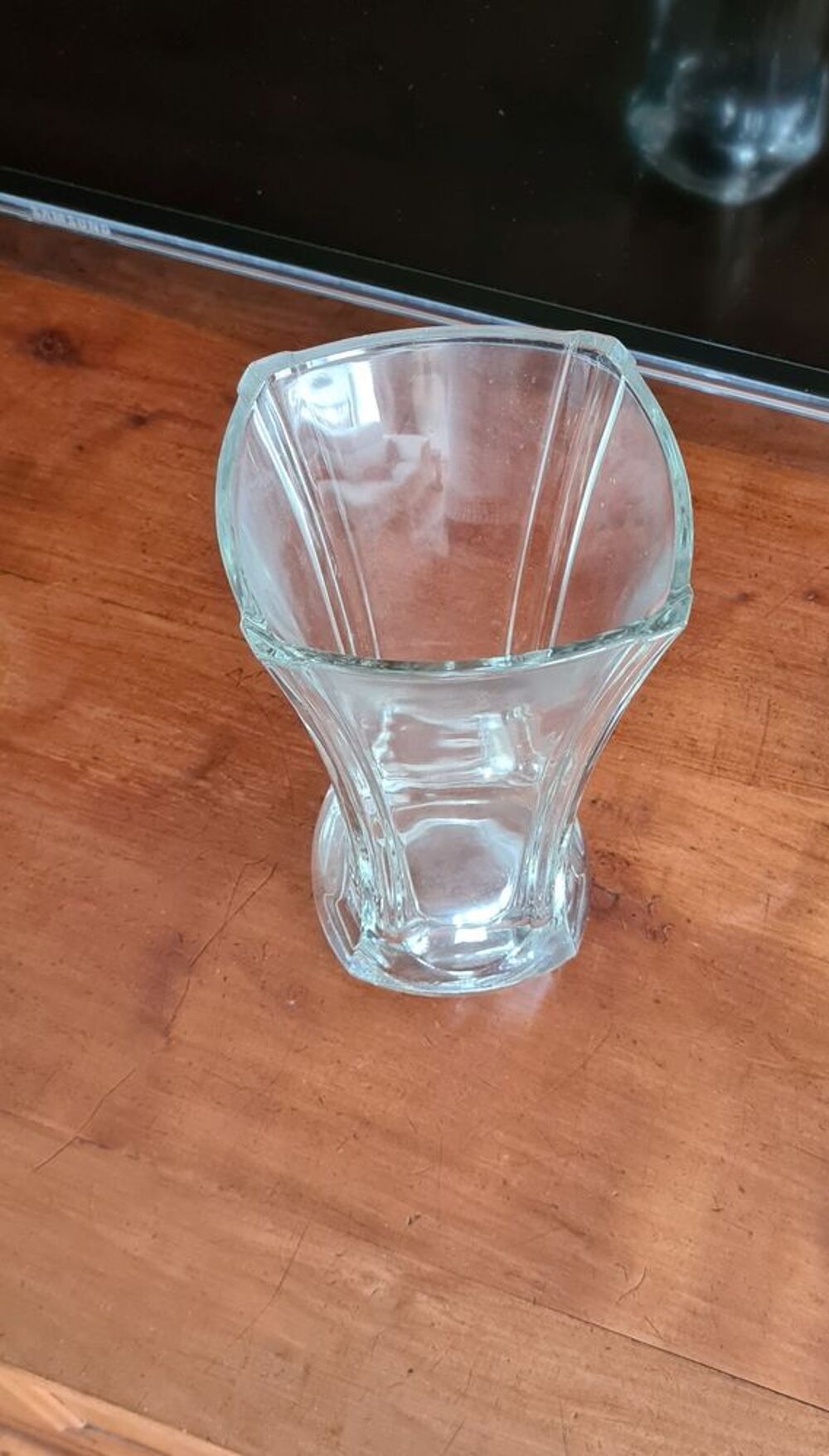 Beau vase aux lignes &eacute;pur&eacute;es Décoration