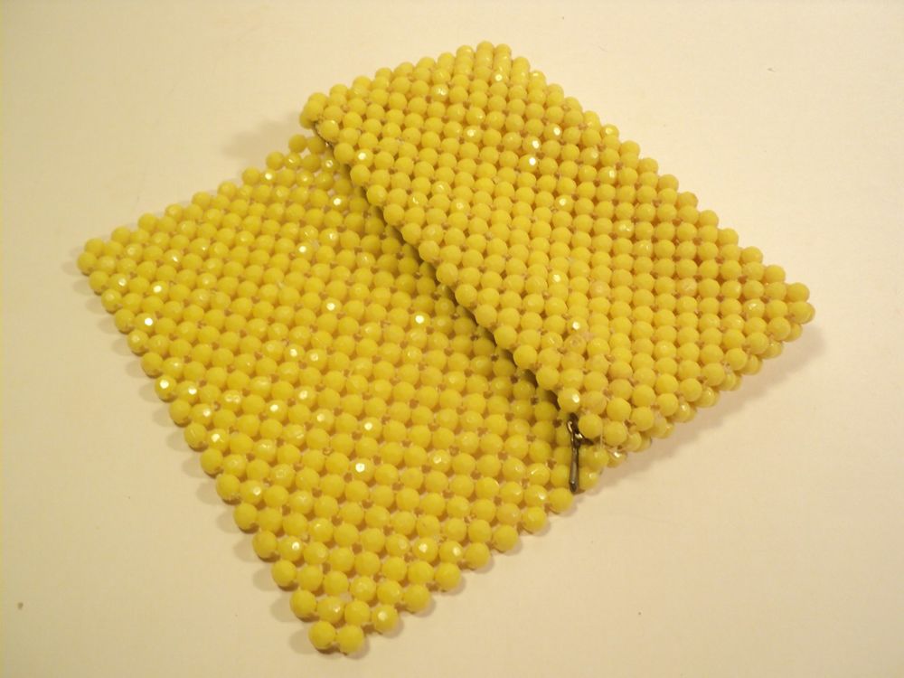 Ancienne Pochette Perles Jaunes &agrave; Facettes Vintage 1970.
Maroquinerie