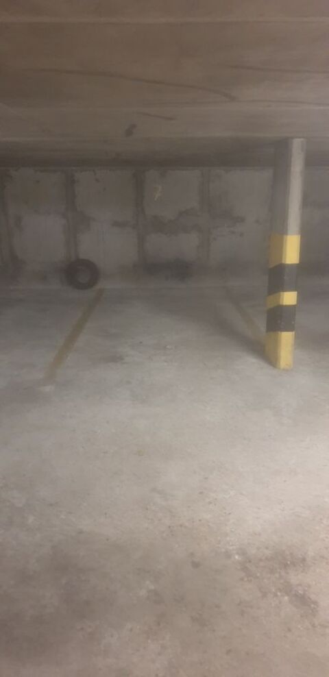  Parking / Garage  louer 12 m