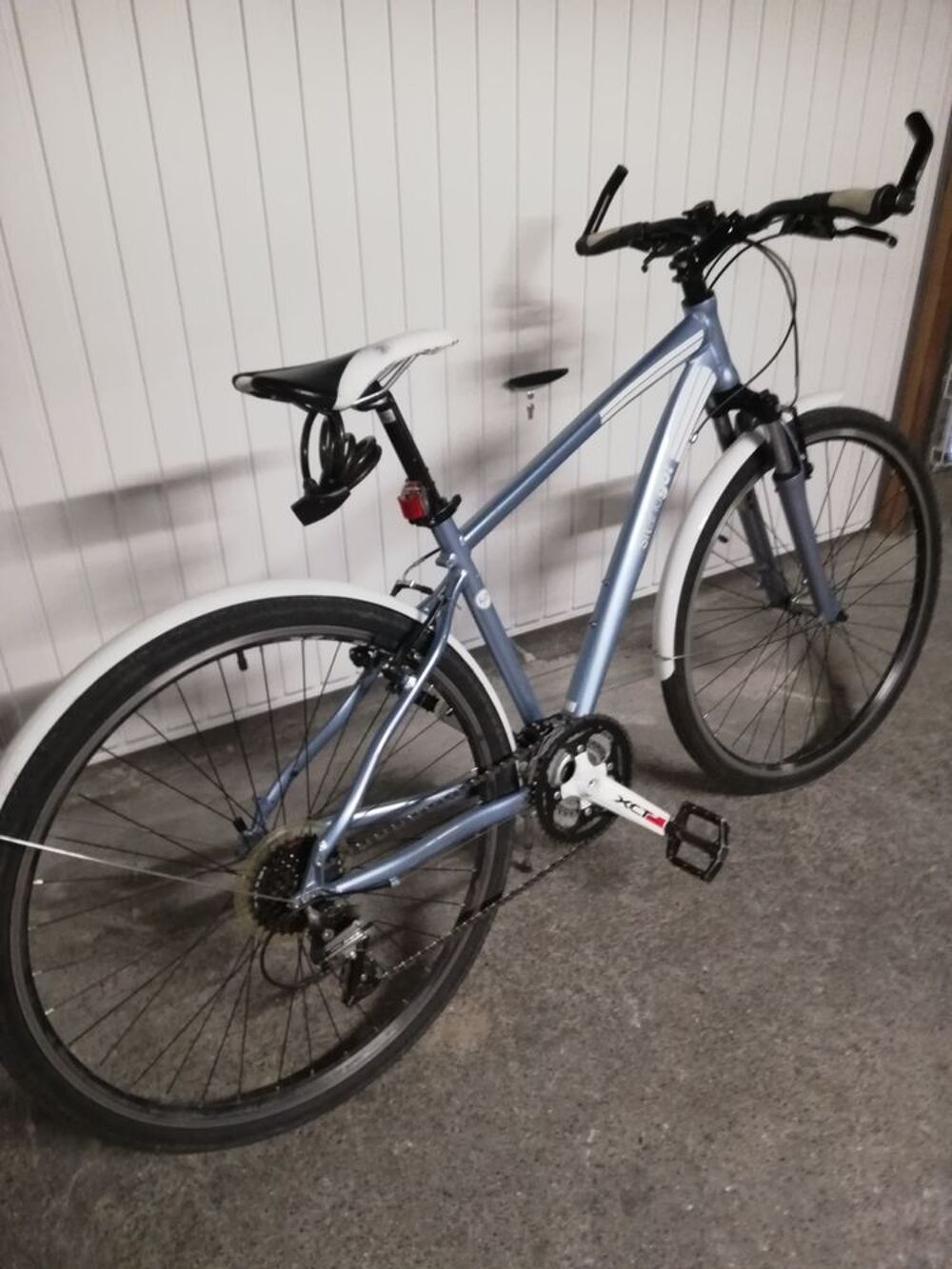 Velo VTC Lapierre ice blue ultra l&eacute;ger. Vlos