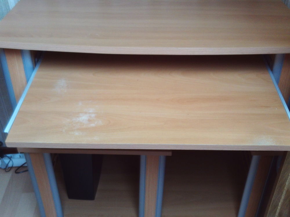 BUREAU POUR ORDINATEUR Meubles