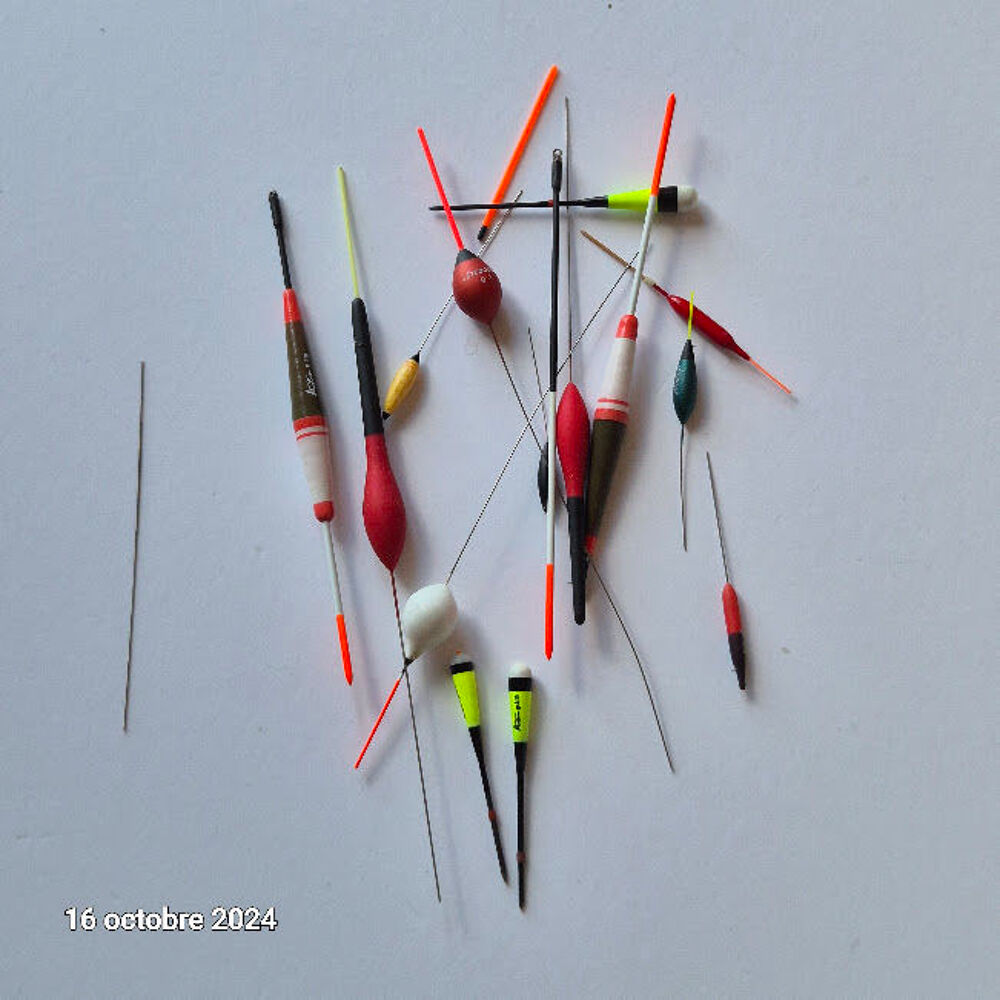 Lot de 14 flotteurs diff&eacute;rents et de poids diff&eacute;rents Sports