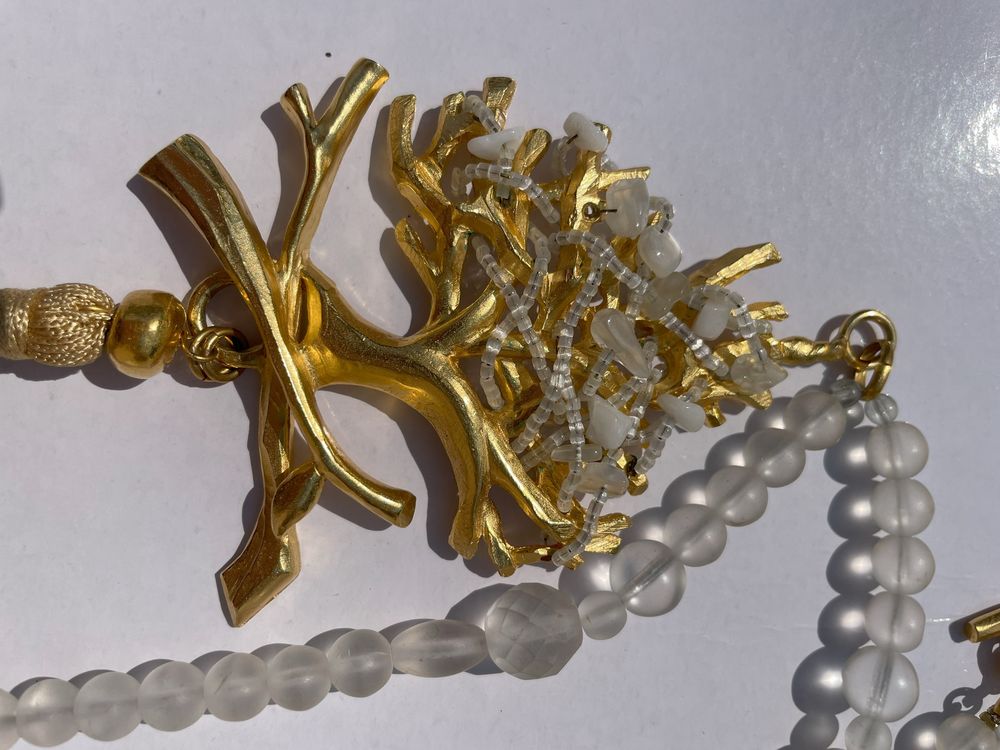 Collier Arbre dor&eacute; + enfilage perles rocailles passementerie Bijoux et montres