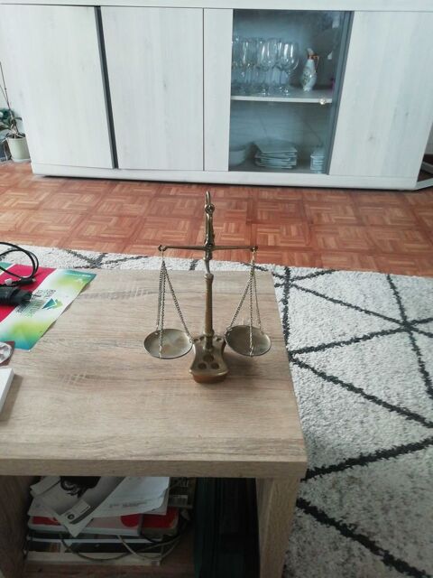 Petite balance ancienne en laiton avec les poids Annecy (74)