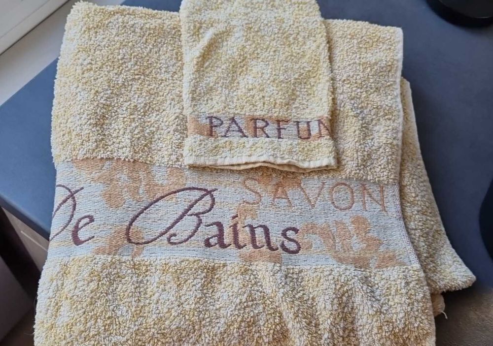 Lot serviette de bain, draps de bains et gants de toilette Vtements